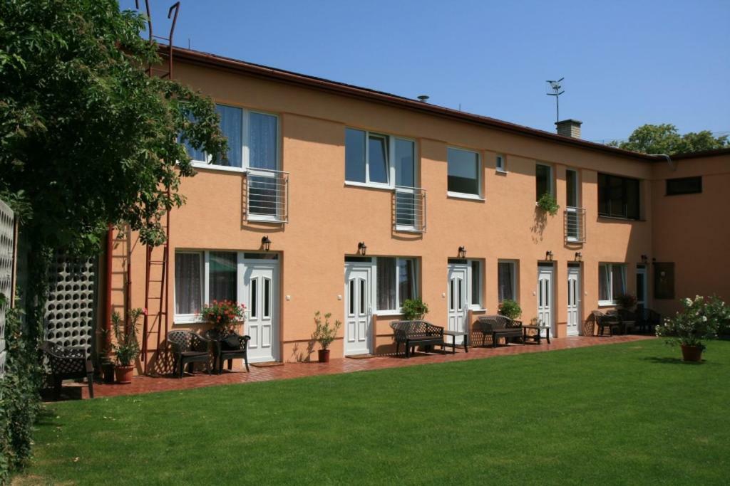 Penzion Atlas Sturovo Exterior photo