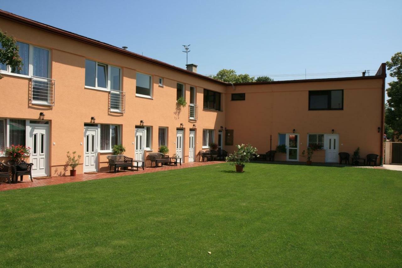 Penzion Atlas Sturovo Exterior photo